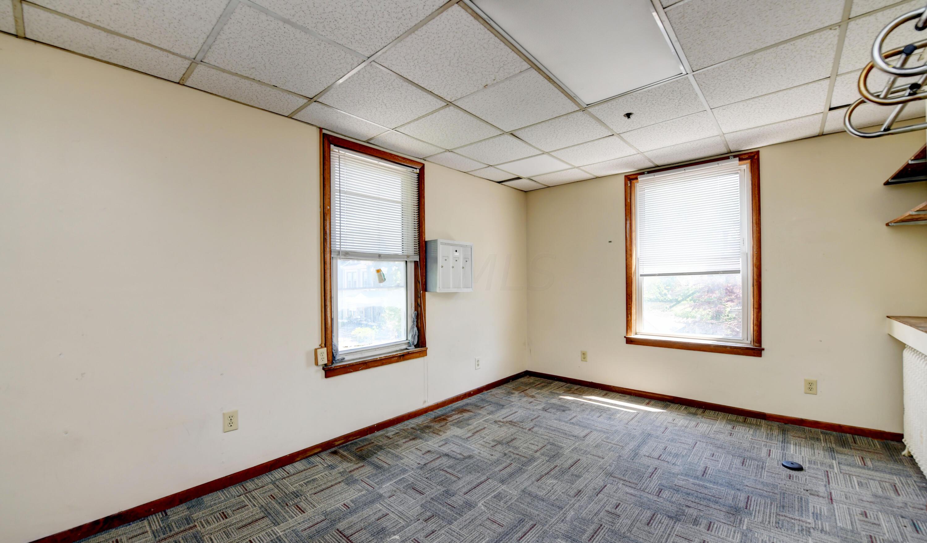 868 Bryden Road Columbus, OH 43205 - Photo 22 of 47 Second Floor Living Space (3)
