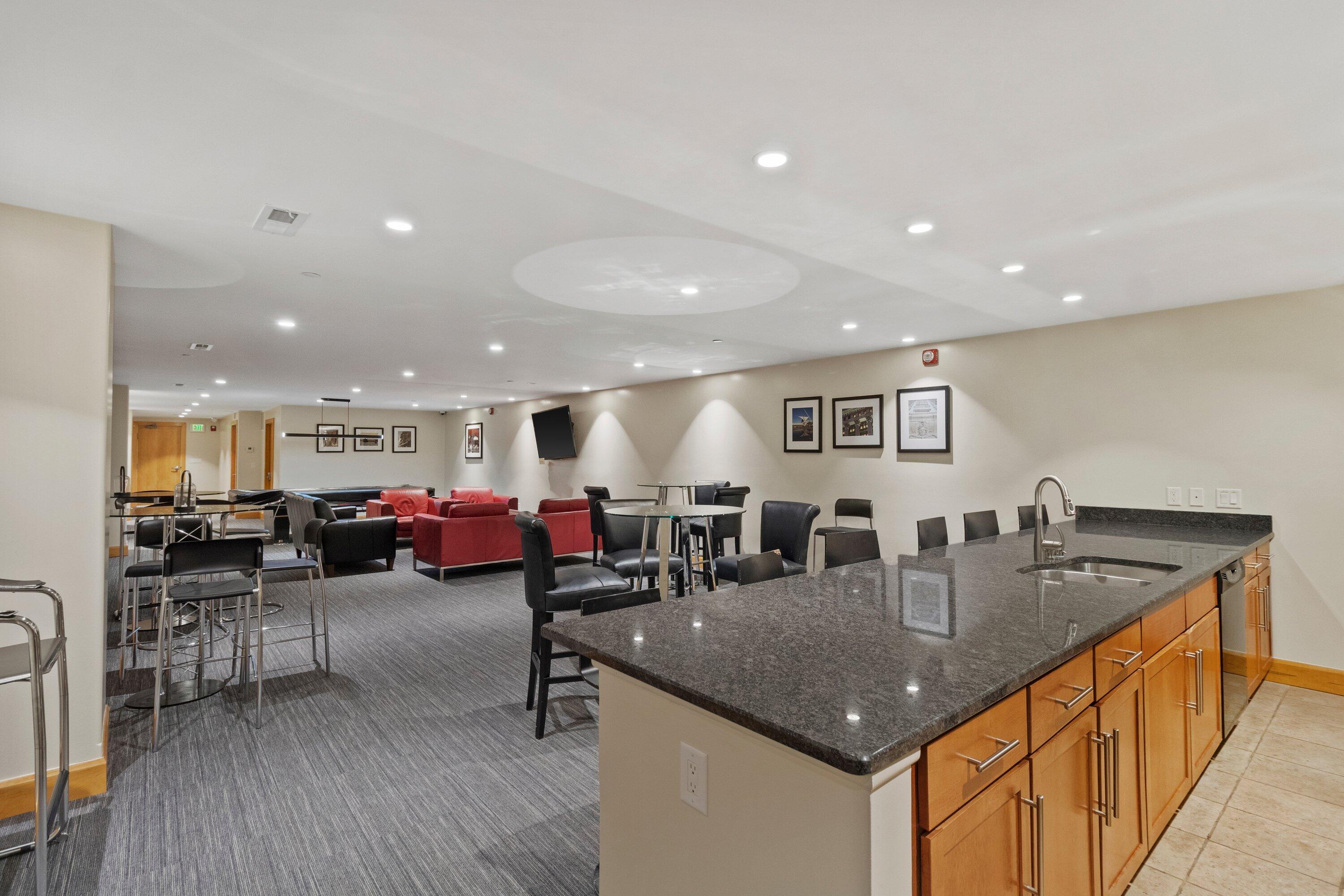 1550 East Royall Place, Unit 505 Milwaukee, WI 53202 - Photo 22 of 27 Clubroom