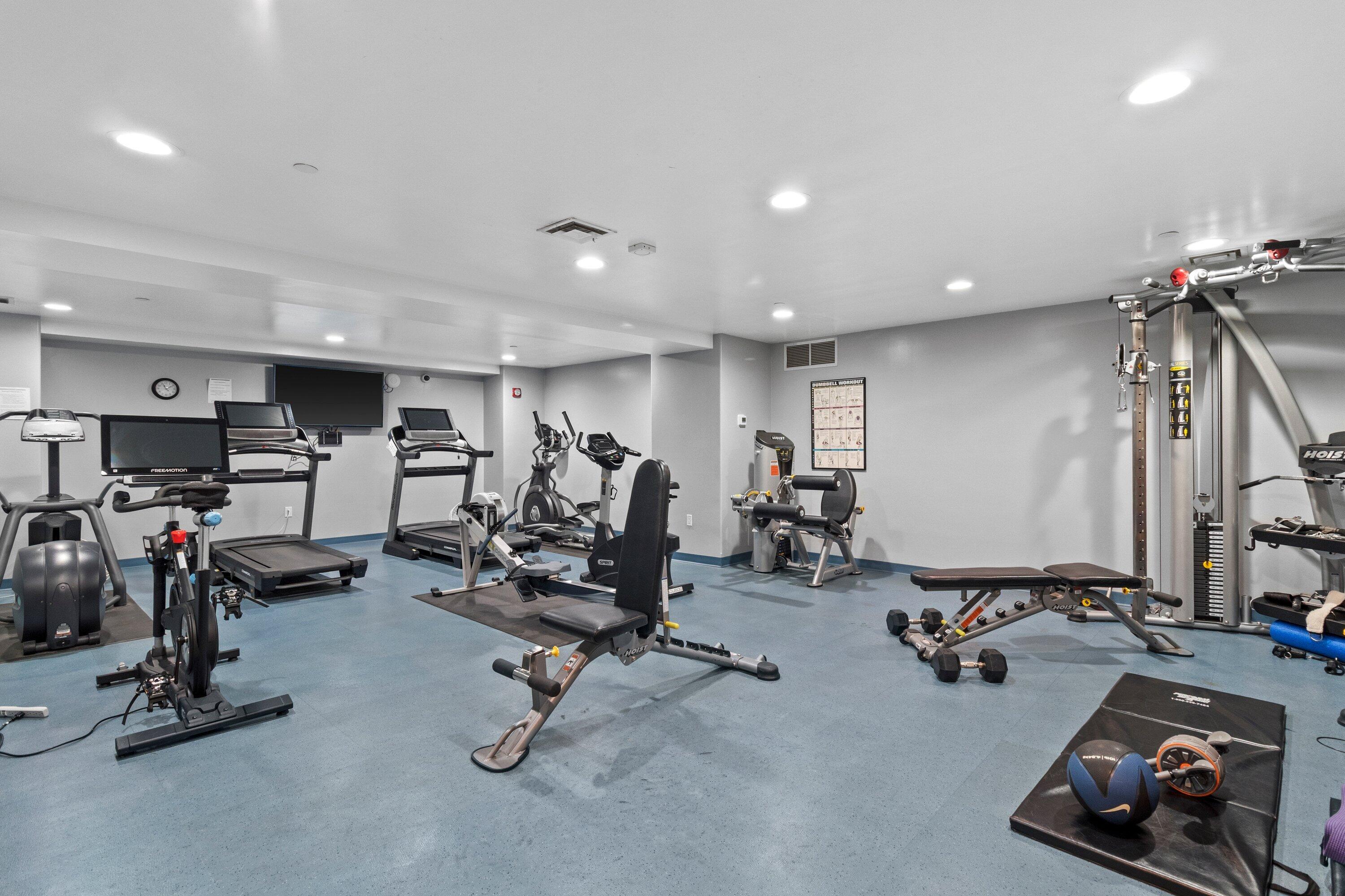 1550 East Royall Place, Unit 505 Milwaukee, WI 53202 - Photo 23 of 27 Gym
