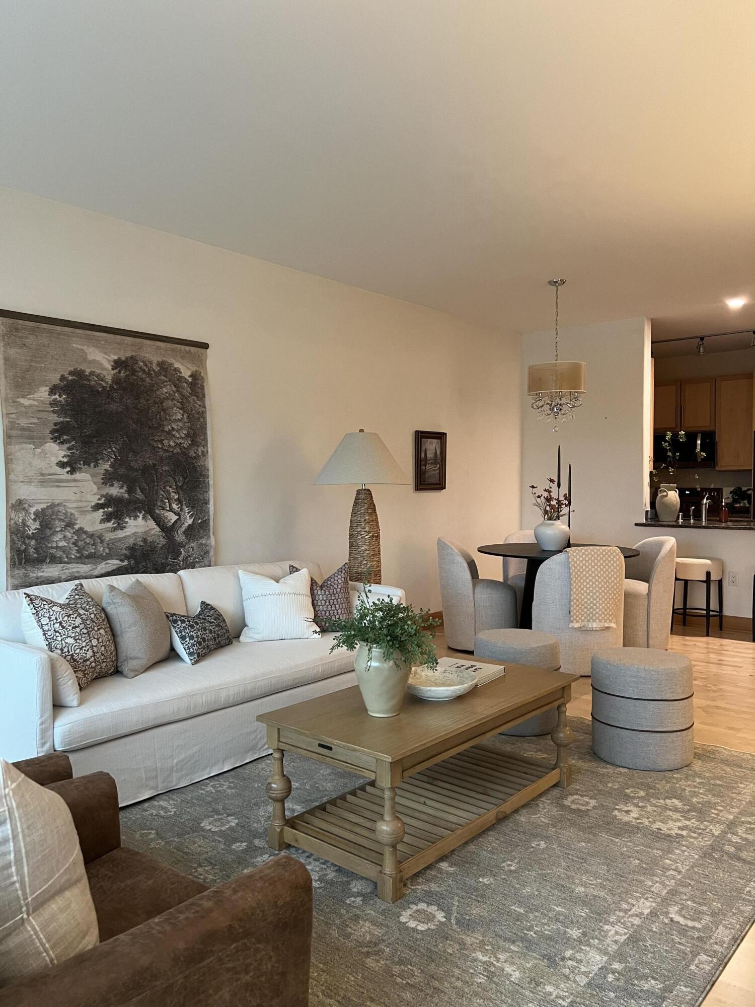 1550 East Royall Place, Unit 505 Milwaukee, WI 53202 - Photo 25 of 27 IMG_9212