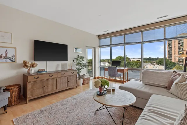 $250,000 | 1550 East Royall Place, Unit 505, Milwaukee, WI 53202