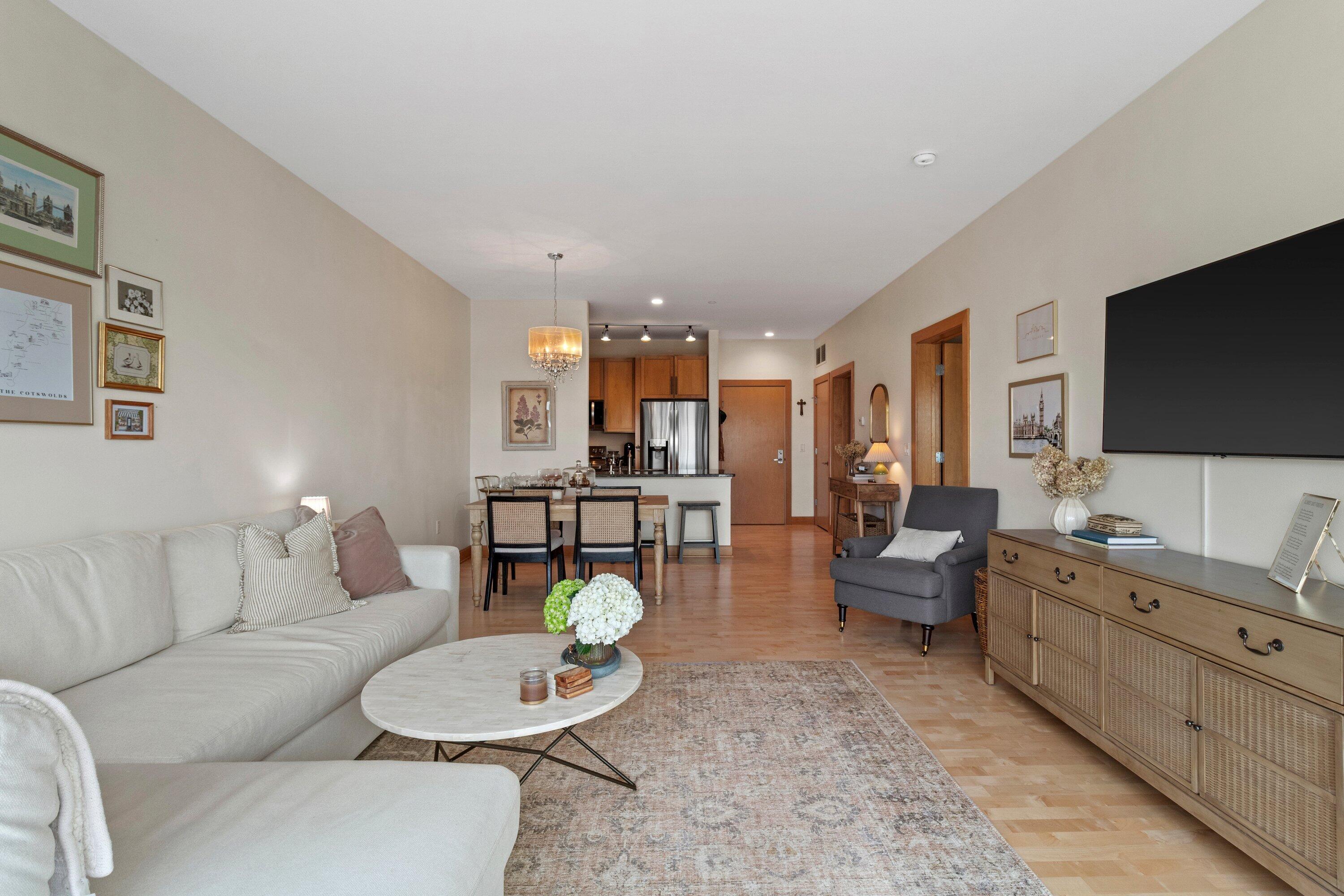 1550 East Royall Place, Unit 505 Milwaukee, WI 53202 - Photo 8 of 27 eastview.3