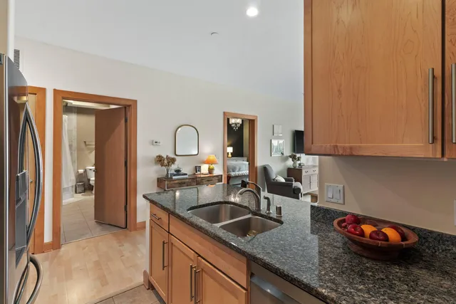 $250,000 | 1550 East Royall Place, Unit 505, Milwaukee, WI 53202