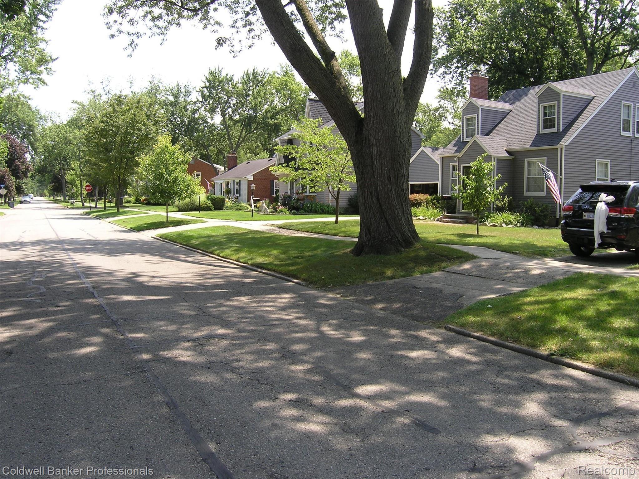 2173 Earlmont Road Berkley, MI 48072 - Photo 32 of 34 Street View 2