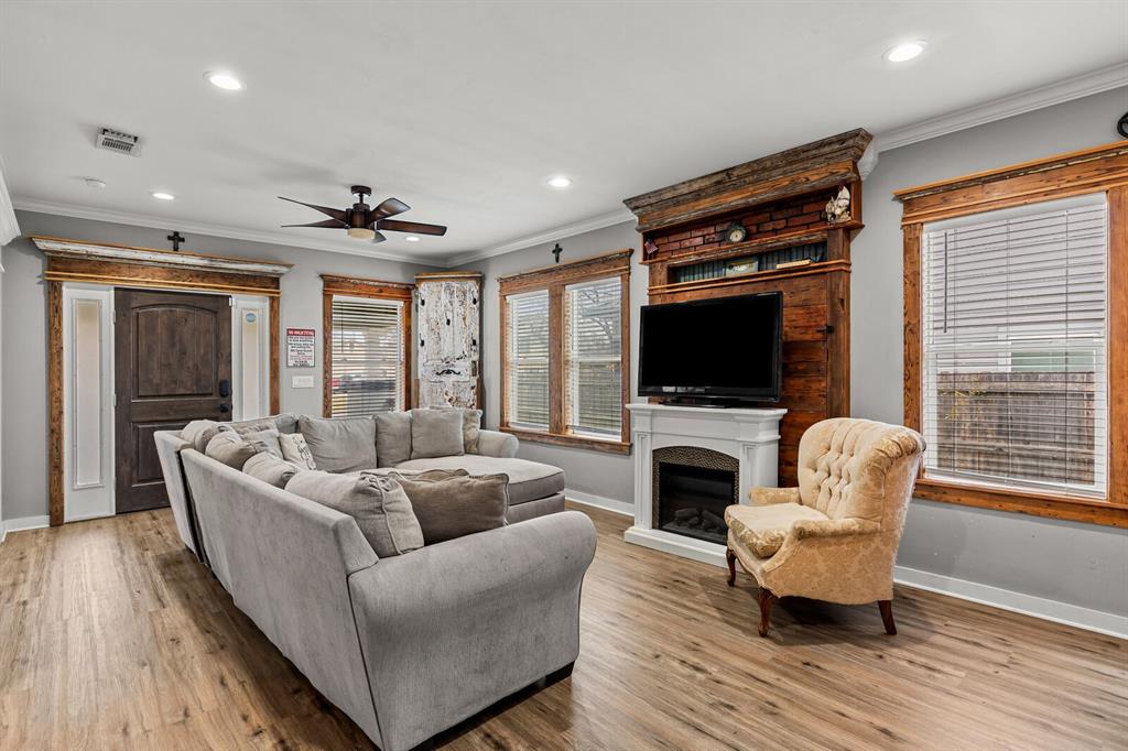 1815 South 12th Street Waco, TX 76706 - Photo 10 of 39 a living room with furniture fireplace and flat screen tv