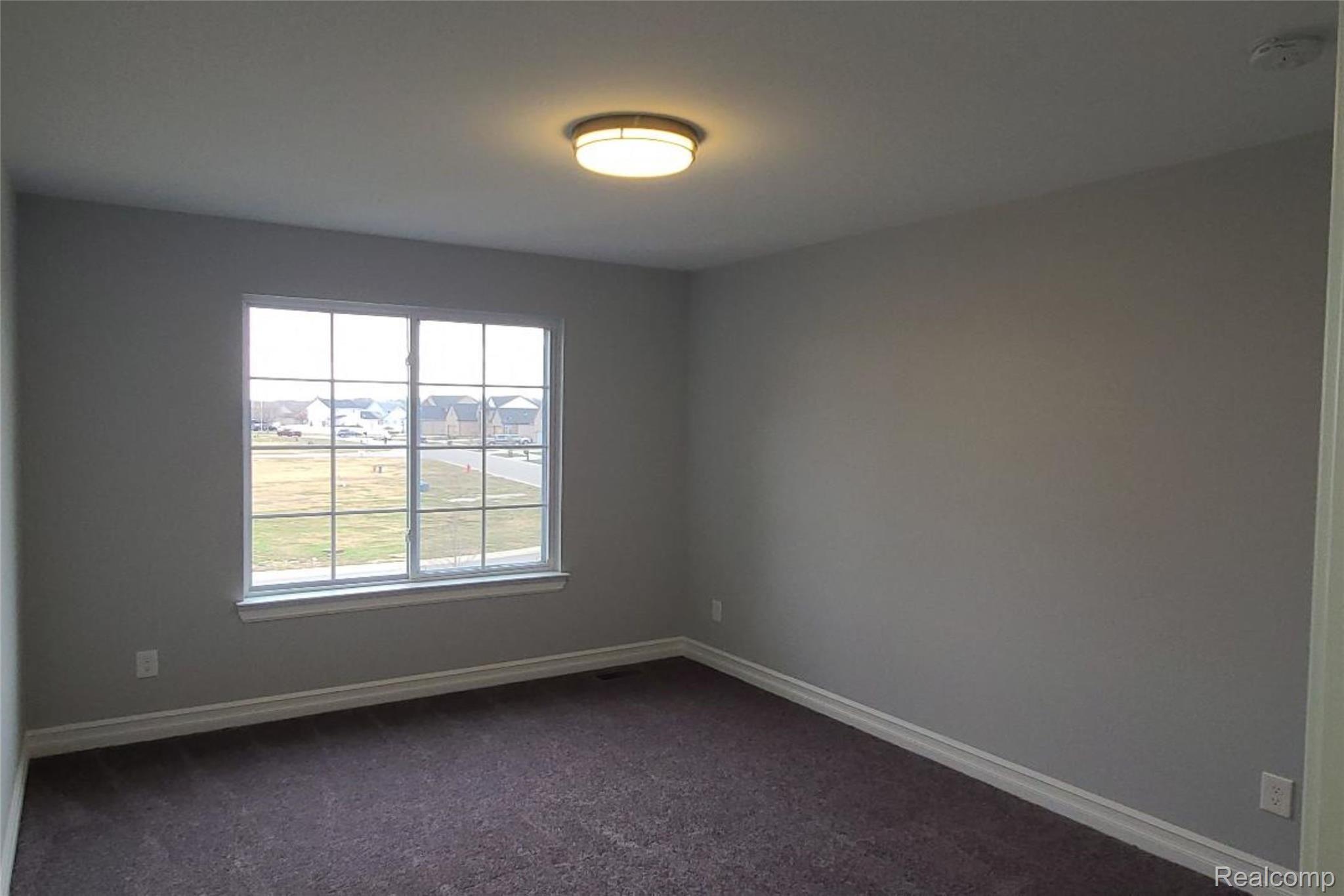 535 Falcon Dundee, MI 48131 - Photo 10 of 14 bed1.jpg