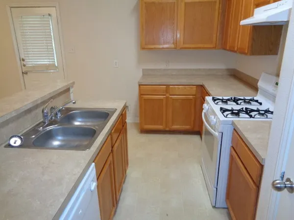 $1,695 | 12079 La Salle Oaks, Conroe, TX 77304