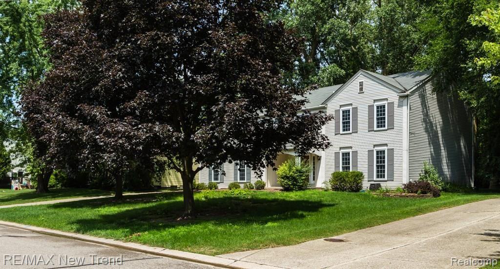 35962 Fredericksburg Road Farmington Hills, MI 48331 - Photo 2 of 21