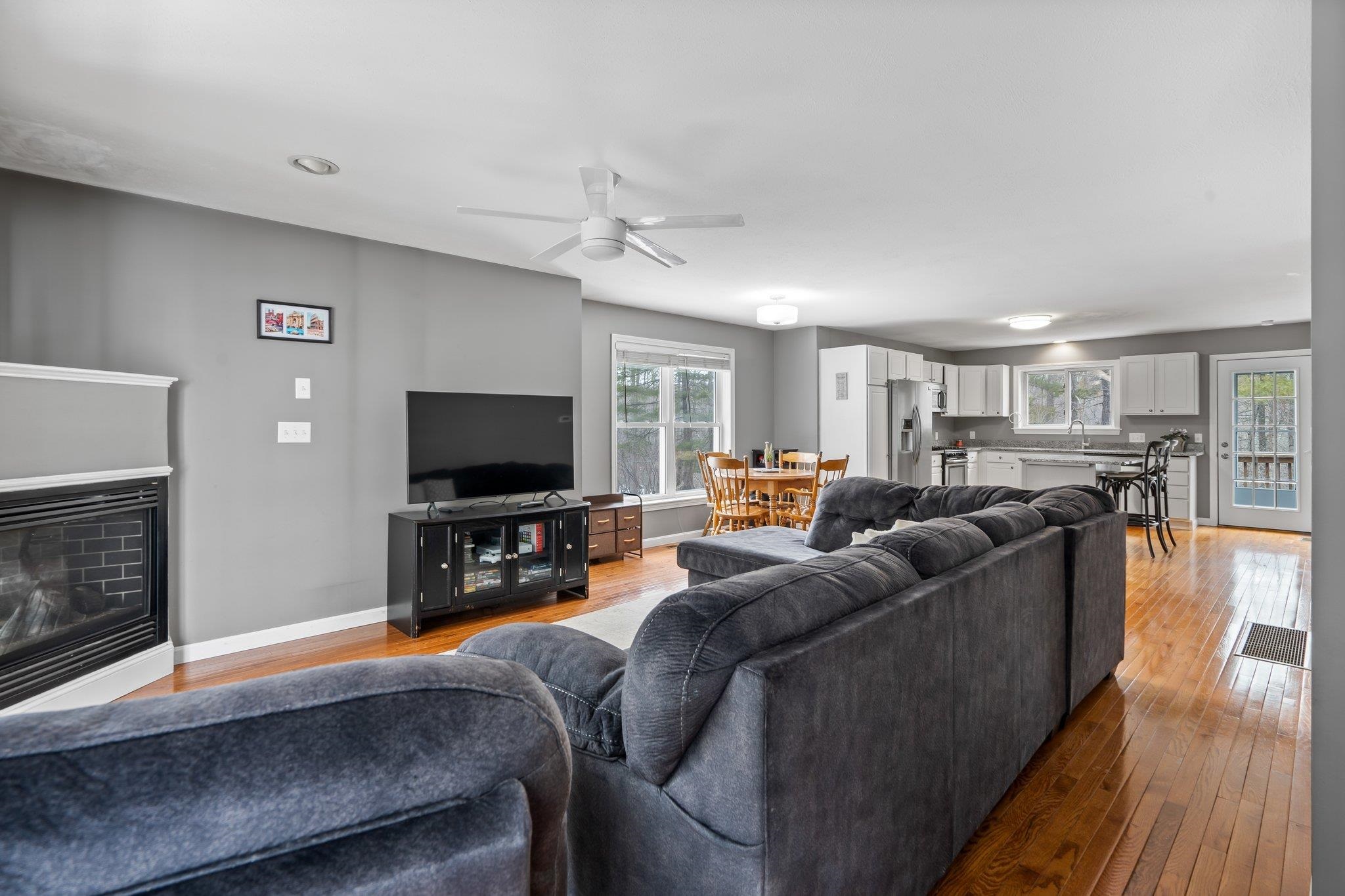 23 Chandler Lane Epping, NH 03042 - Photo 8 of 35