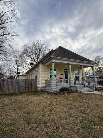 $1 | 419 West Cherry Street, Nevada, MO 64772