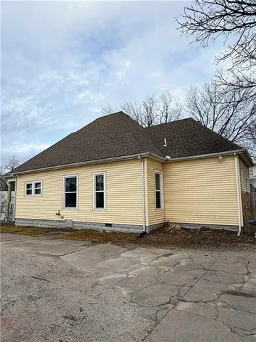 $1 | 419 West Cherry Street, Nevada, MO 64772