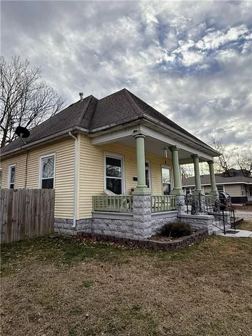 $1 | 419 West Cherry Street, Nevada, MO 64772