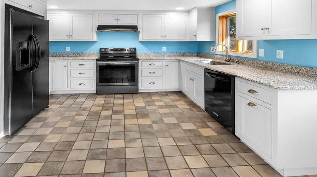 $389,000 | 18 South Road, China, ME 04358