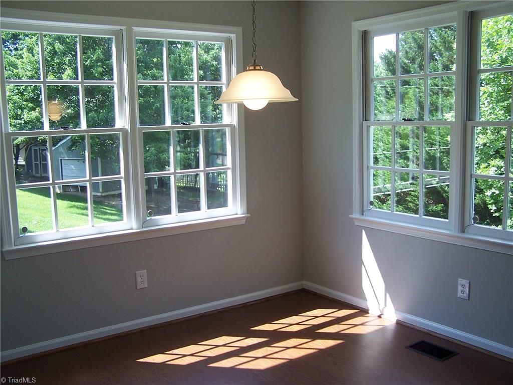 5902 High View Road Greensboro, NC 27410 - Photo 20 of 30 Breakfast room