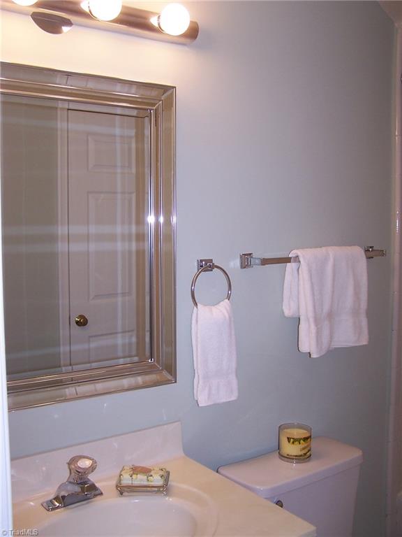 5902 High View Road Greensboro, NC 27410 - Photo 23 of 30 Upstairs Second Bath
