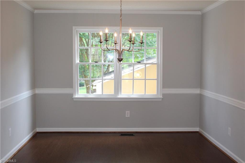 5902 High View Road Greensboro, NC 27410 - Photo 10 of 30 Dining Room