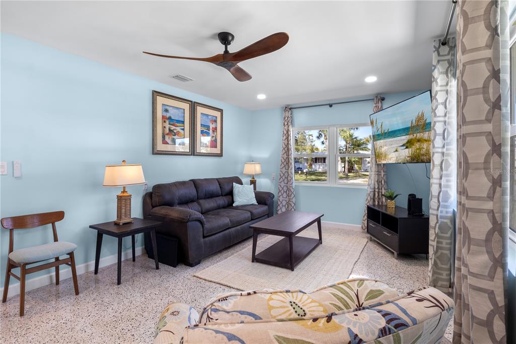 204 29th Street Holmes Beach, FL 34217 - Photo 11 of 38 a living room with furniture and a lamp