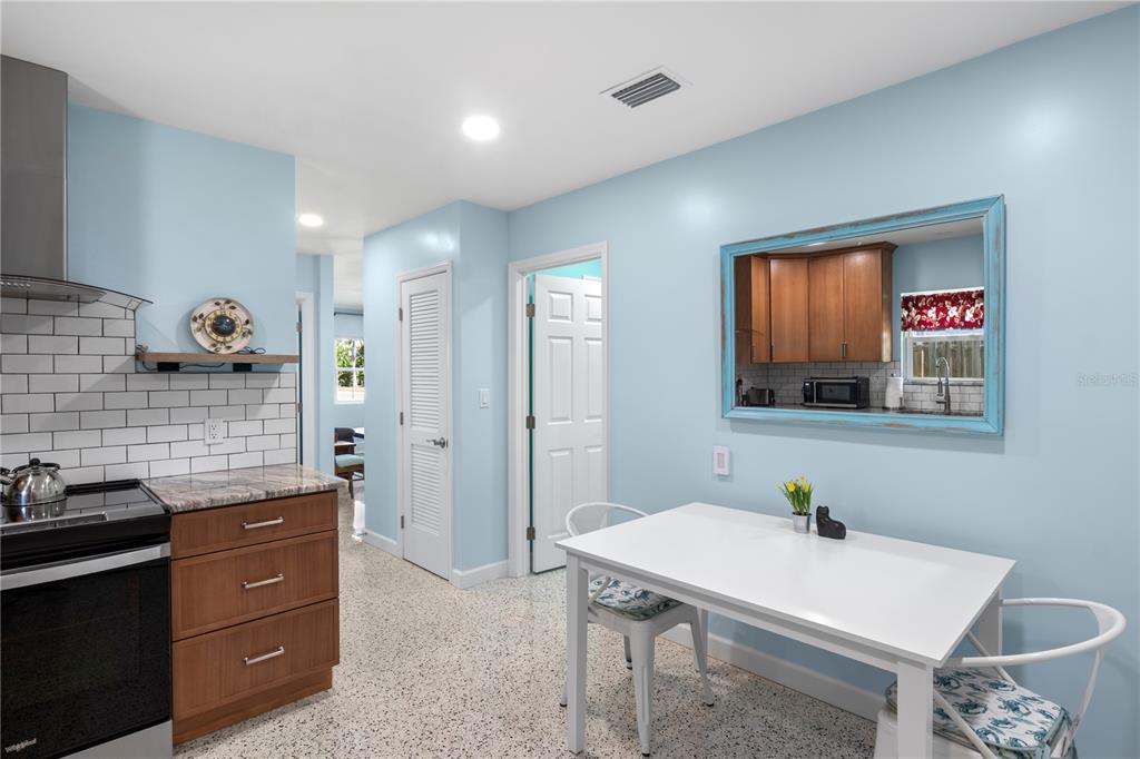 204 29th Street Holmes Beach, FL 34217 - Photo 24 of 38 a room with a table and chairs