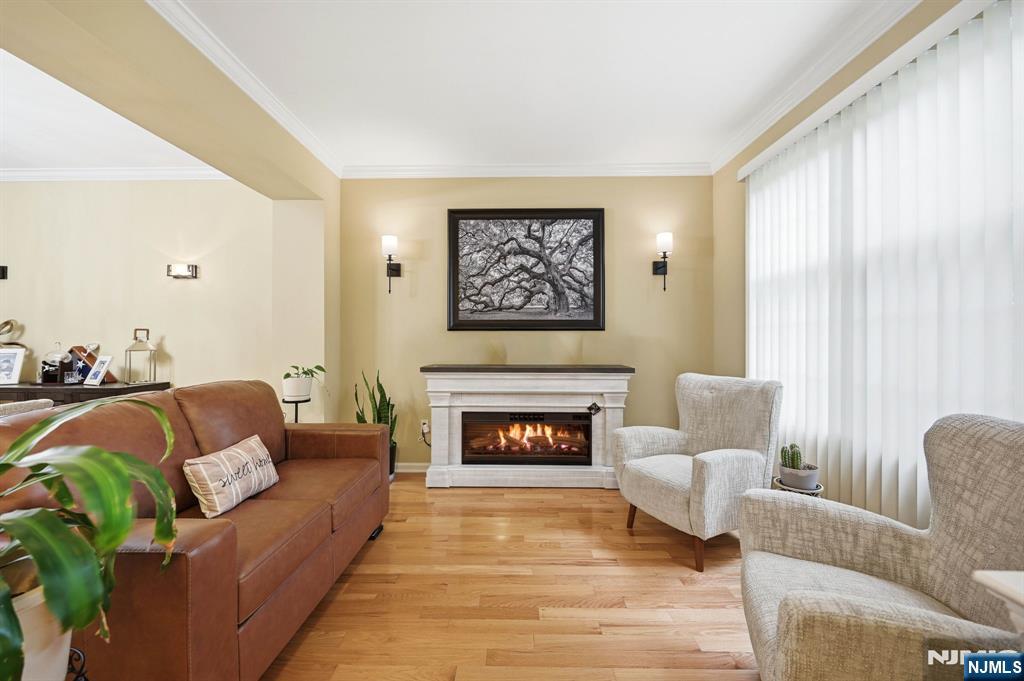 75 Spring Hill Circle Wayne, NJ 07470 - Photo 3 of 25