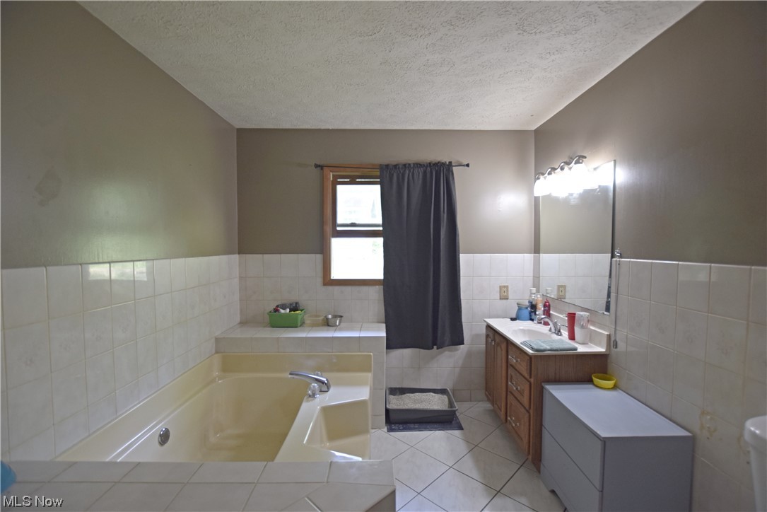 19359 Sagamore Road Bedford, OH 44146 - Photo 14 of 16