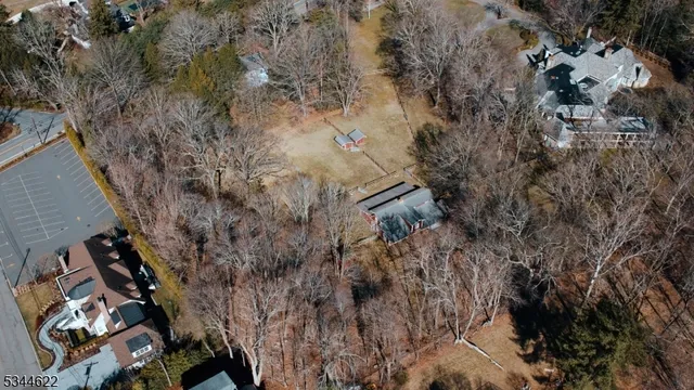 a view of a back yard