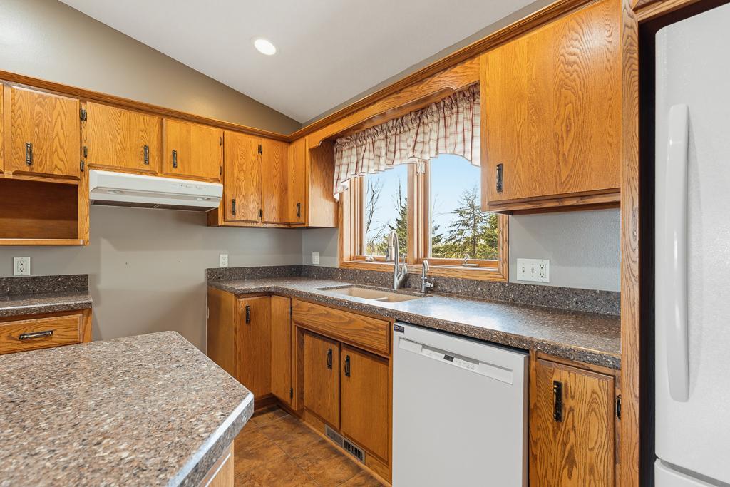 1575 Highway 19 Hendricks, MN 56136 - Photo 21 of 53