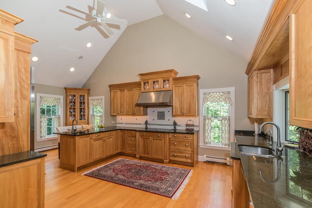 35 Old Planters Road Beverly, MA 01915 - Photo 12 of 41