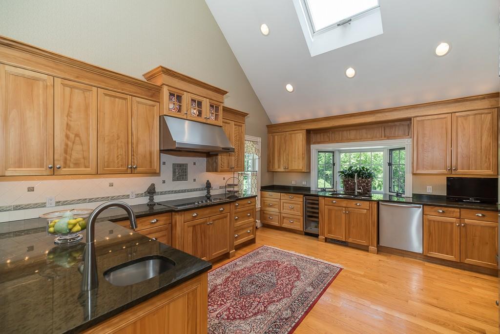 35 Old Planters Road Beverly, MA 01915 - Photo 13 of 41