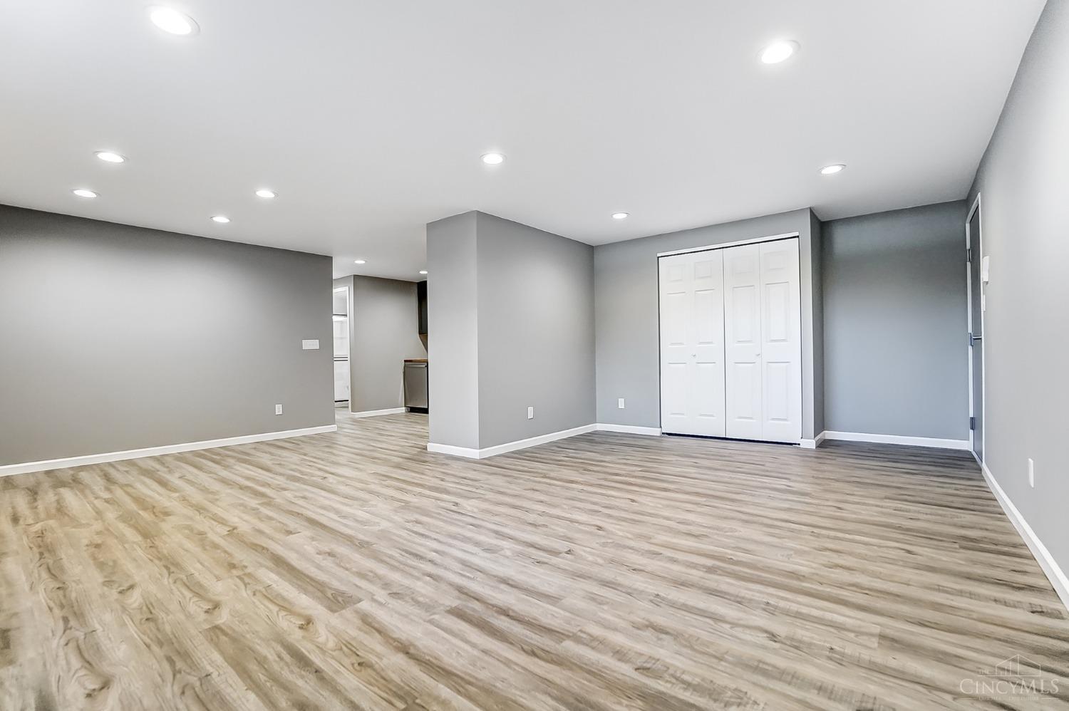 6649 Hearne Road, Unit 157 Cincinnati, OH 45248 - Photo 5 of 25 Gallery Image 5