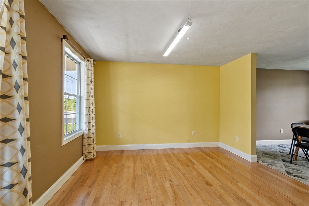 26 Old Ferry Road Lowell, MA 01854 - Photo 8 of 31 Gallery Image 8