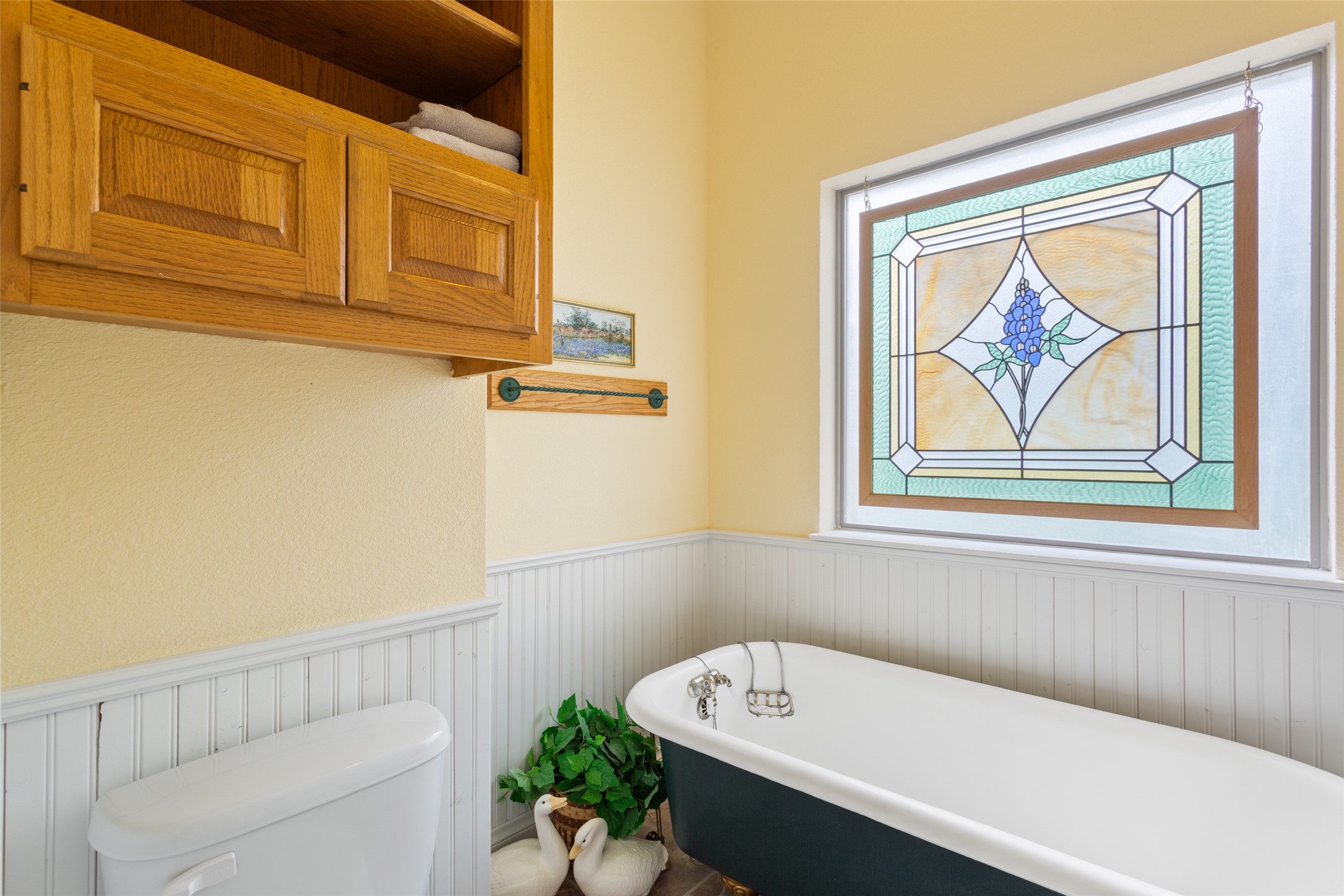 13730 Settlements Road Salado, TX 76571 - Photo 16 of 40 a view of a hallway with a window