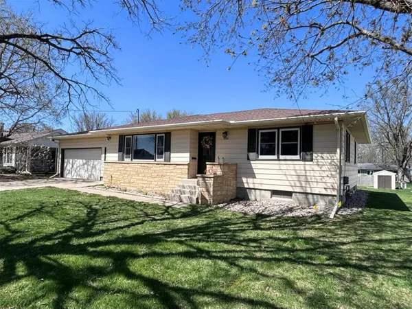 $242,000 | 305 9th Avenue Southeast, Waseca, MN 56093