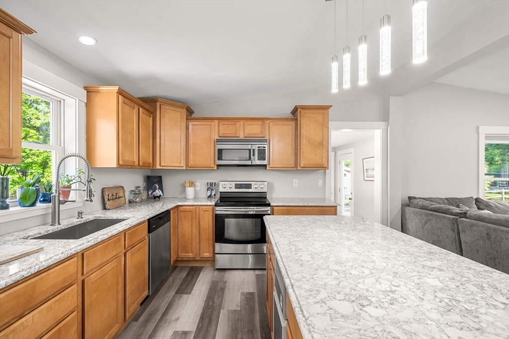 102 Kimball Road Amesbury, MA 01913 - Photo 11 of 42
