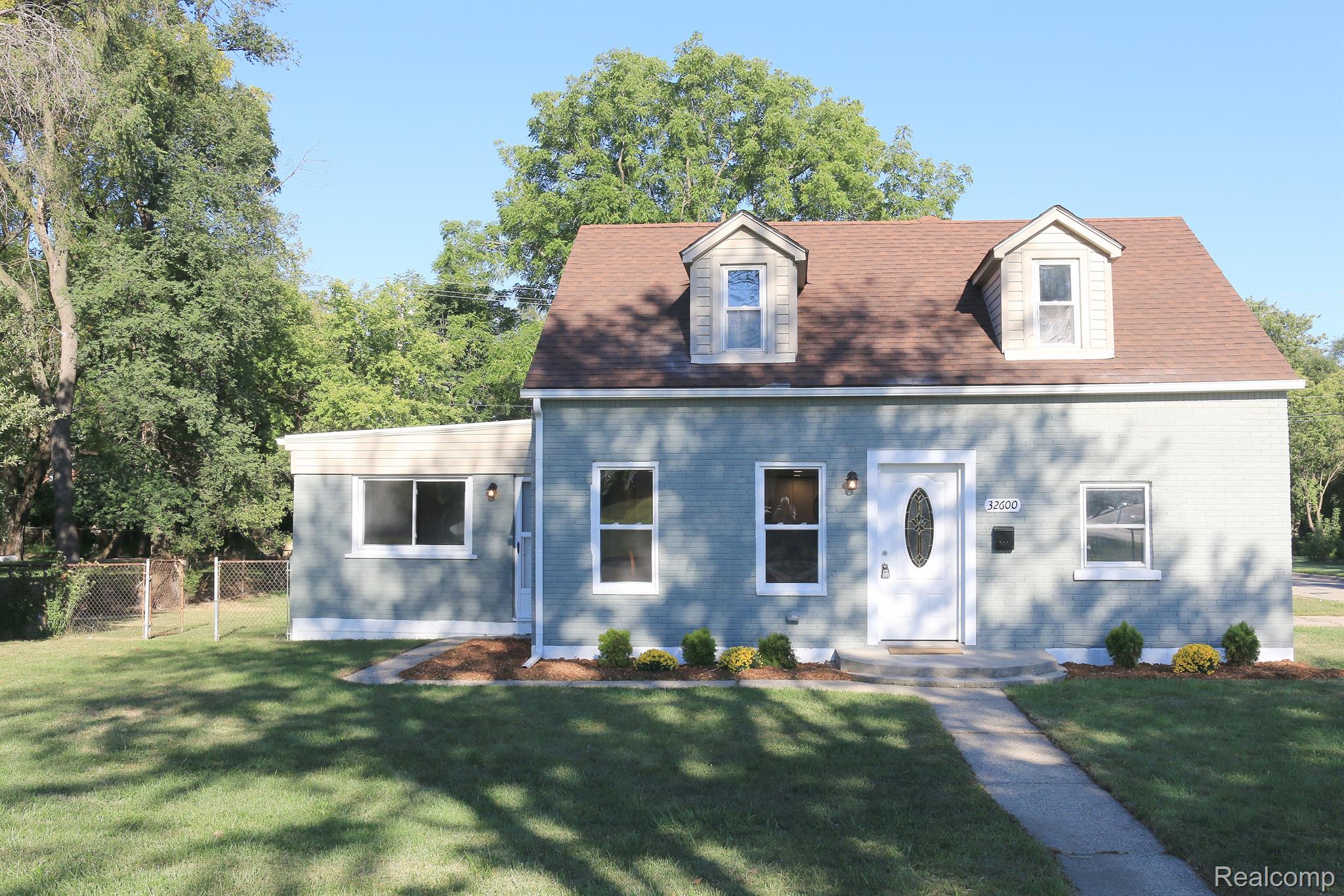 32600 Ruehle Avenue Warren, MI 48093 - Photo 2 of 22 Gallery Image 2