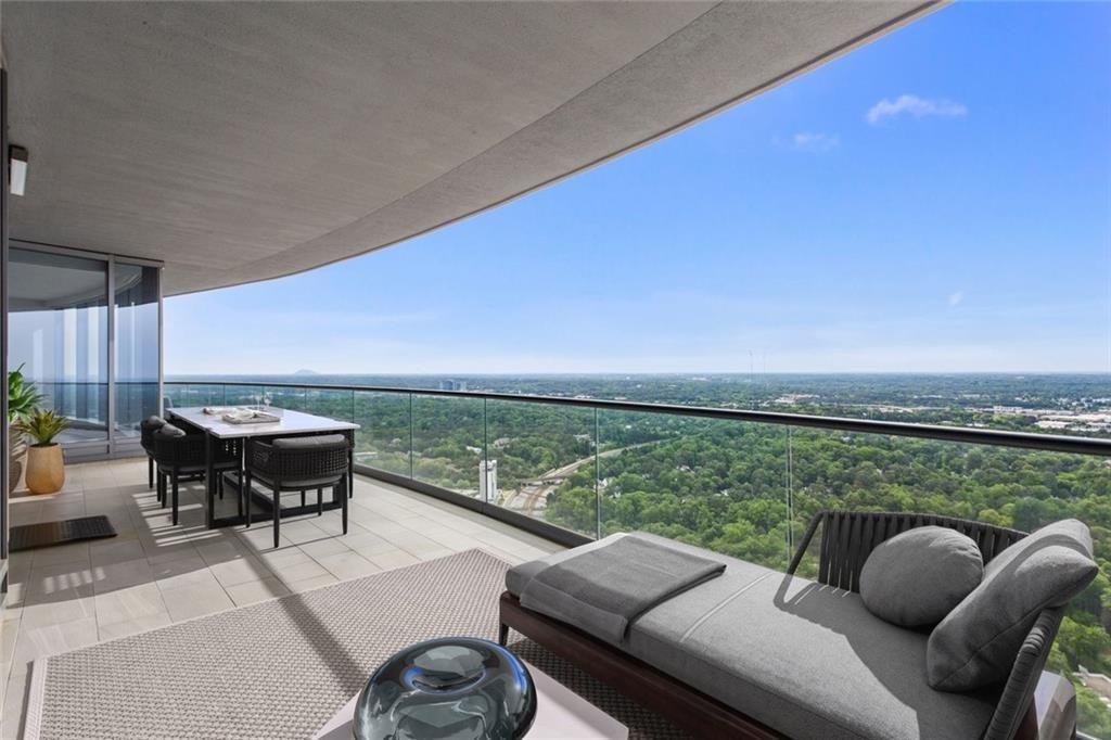 3344 Peachtree Road Northeast, Unit 4104 Atlanta, GA 30326 - Photo 17 of 30 a roof deck with a table and chairs with wooden floor and fence