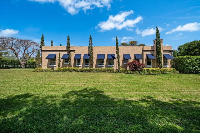 a view of a house with a big yard