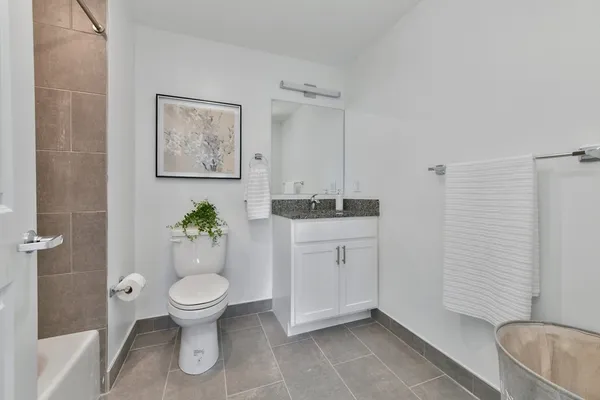 $2,000 | 585 Essex Street, Unit 316, Lynn, MA 01901