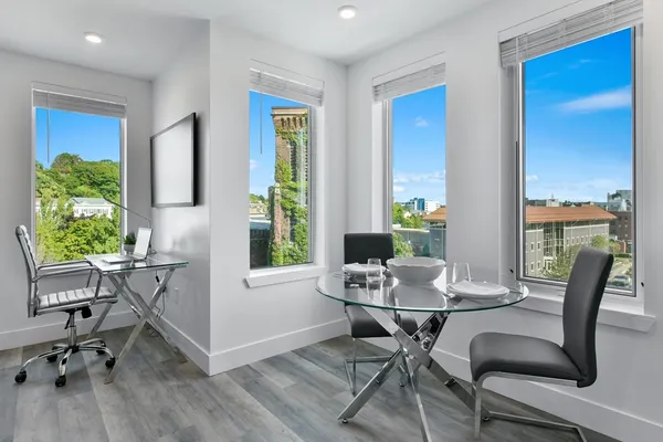 $2,000 | 585 Essex Street, Unit 316, Lynn, MA 01901