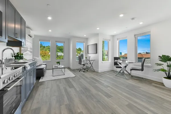 $2,000 | 585 Essex Street, Unit 316, Lynn, MA 01901