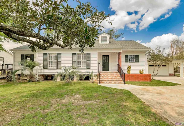 $2,775 | 222 East Sanders Street, Gonzales, LA 70737