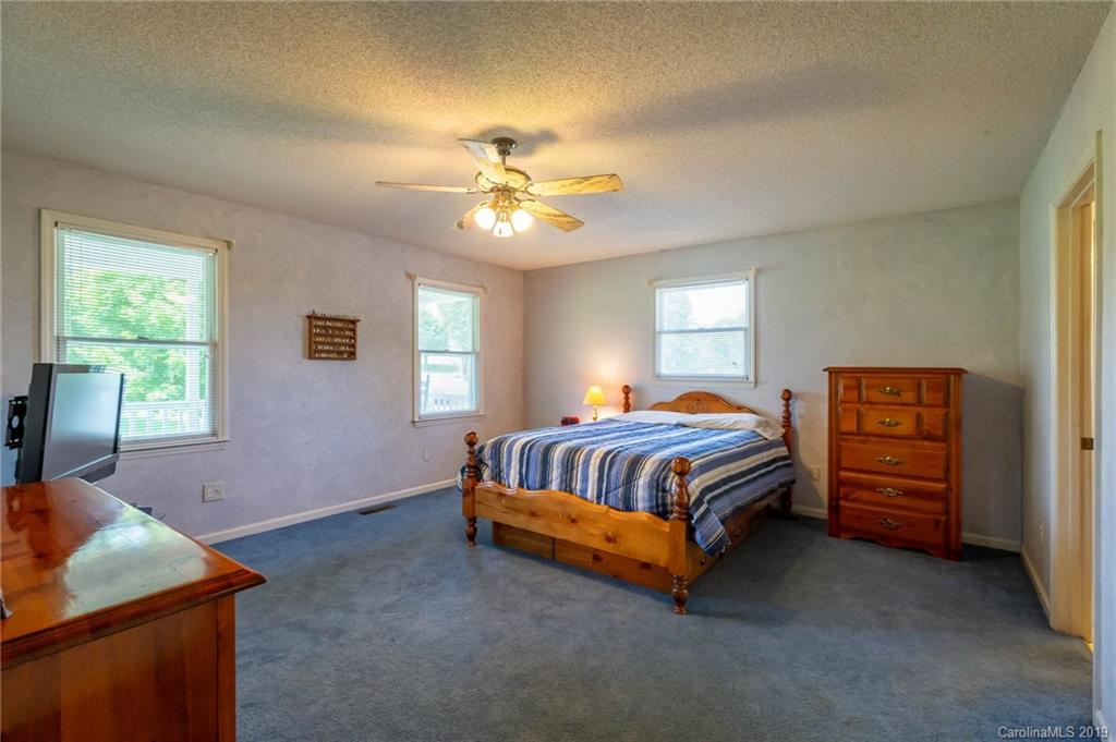3817 Berry Road Hickory, NC 28602 - Photo 7 of 21 Gallery Image 7