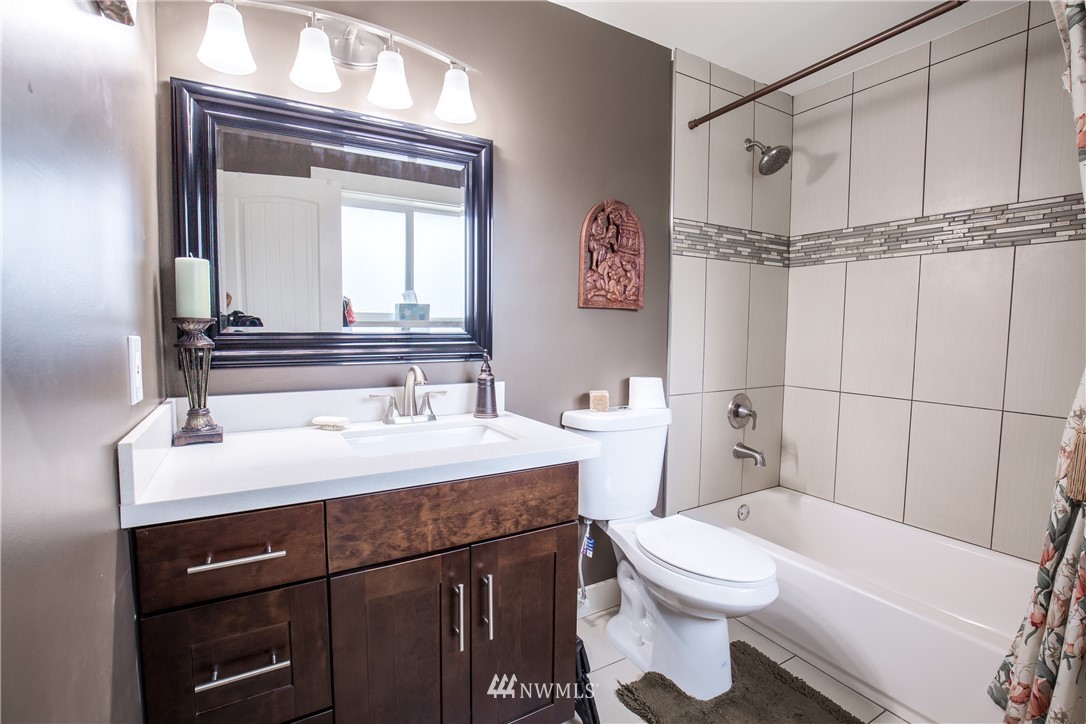 3914 Northeast 10th Street Renton, WA 98056 - Photo 13 of 25