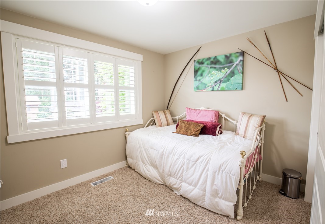 3914 Northeast 10th Street Renton, WA 98056 - Photo 15 of 25
