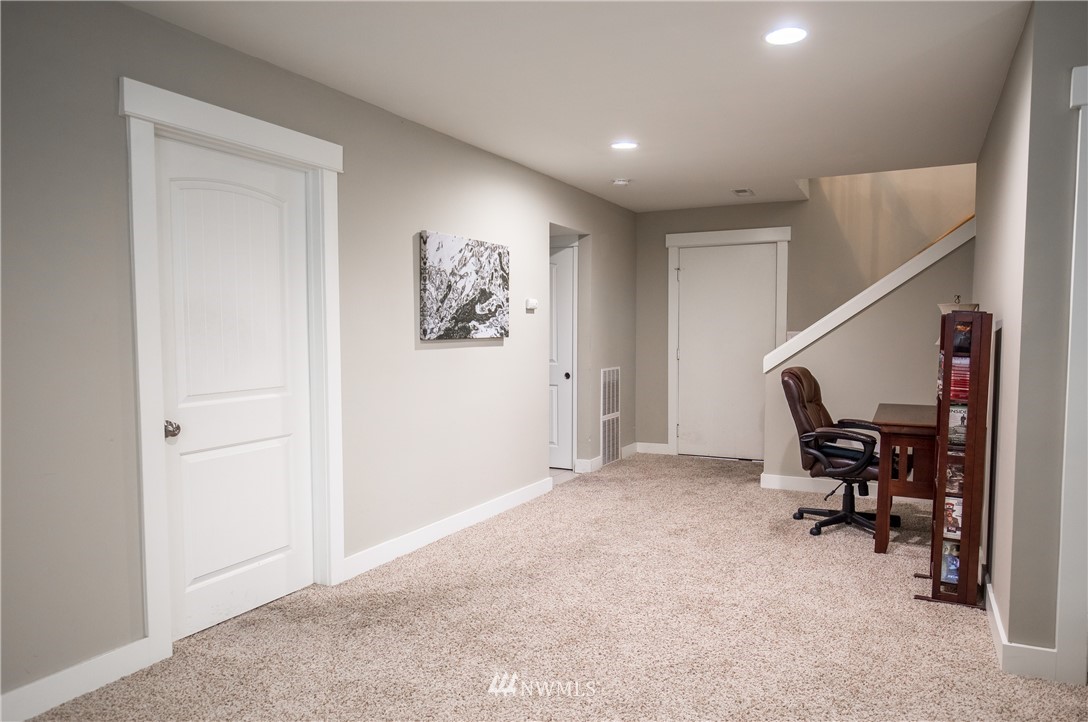 3914 Northeast 10th Street Renton, WA 98056 - Photo 18 of 25