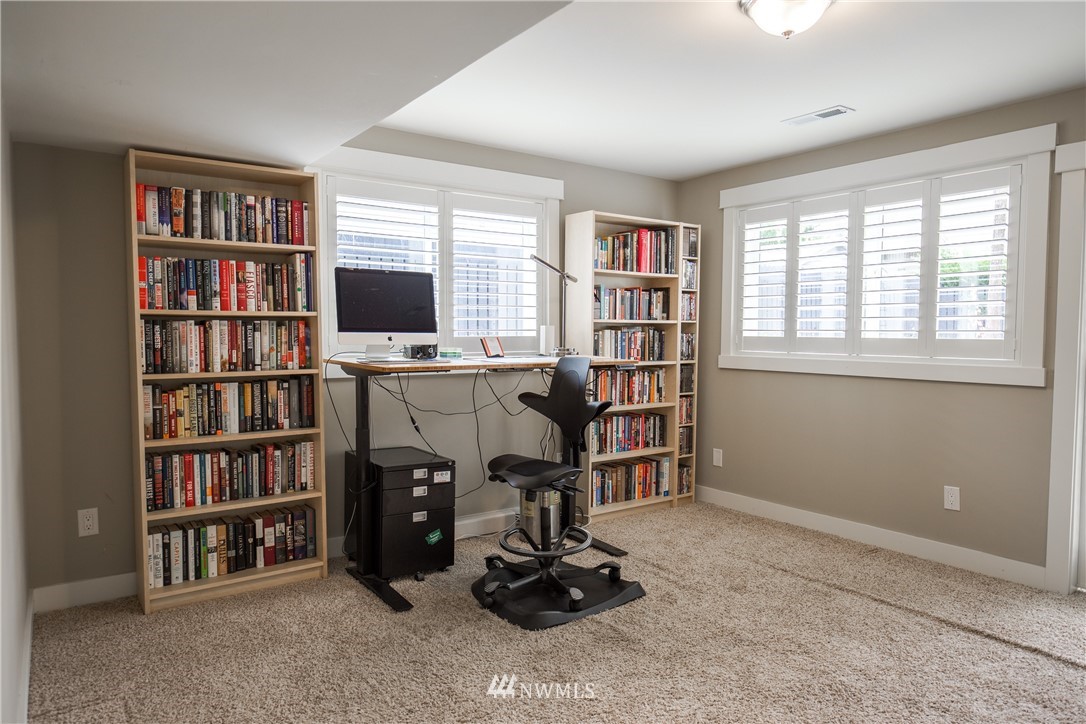 3914 Northeast 10th Street Renton, WA 98056 - Photo 19 of 25