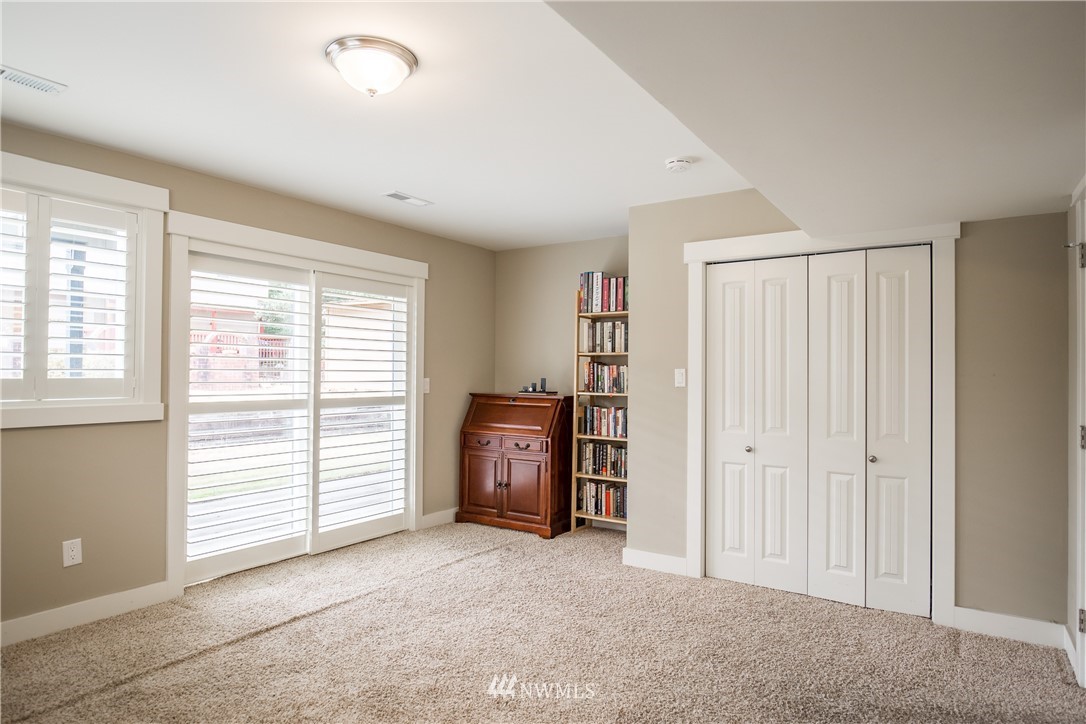 3914 Northeast 10th Street Renton, WA 98056 - Photo 20 of 25