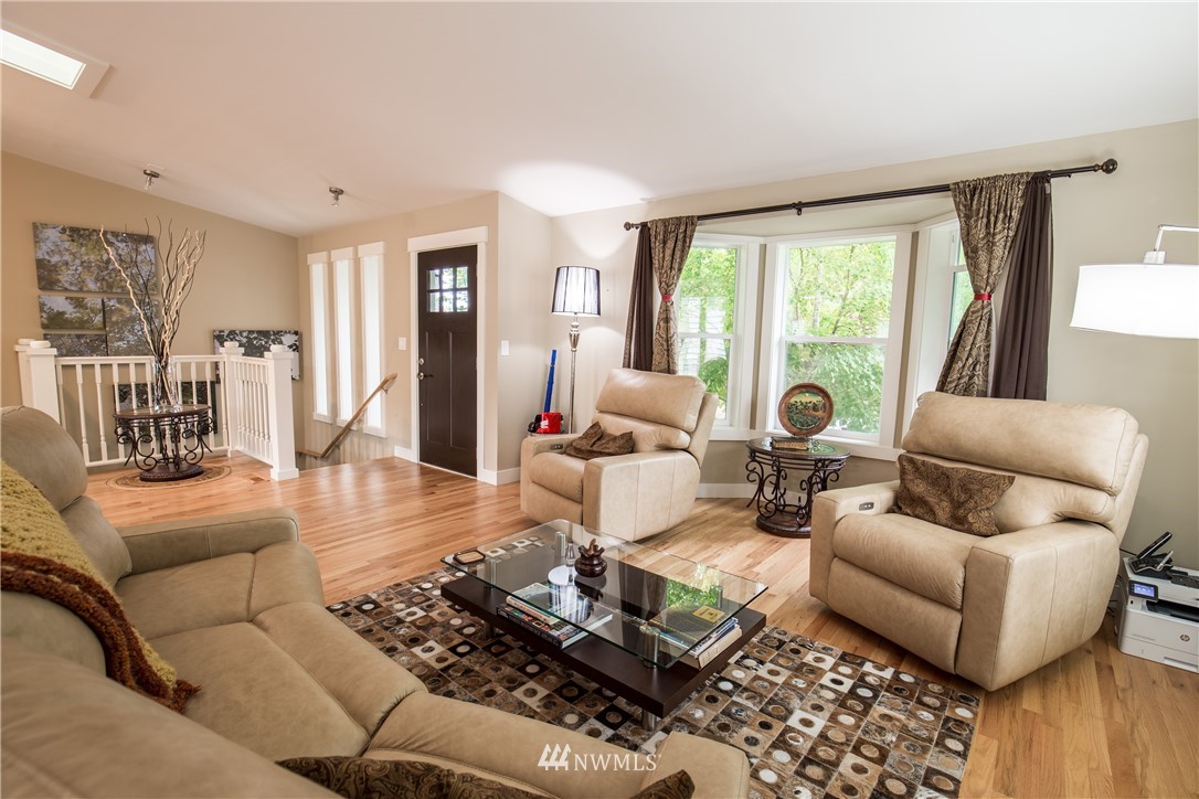 3914 Northeast 10th Street Renton, WA 98056 - Photo 3 of 25