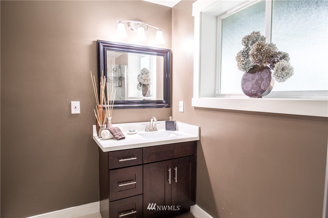 3914 Northeast 10th Street Renton, WA 98056 - Photo 21 of 25