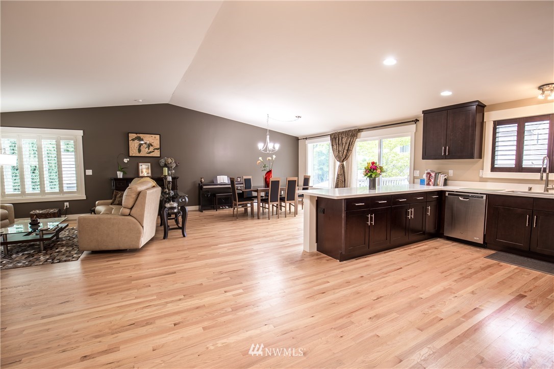 3914 Northeast 10th Street Renton, WA 98056 - Photo 6 of 25