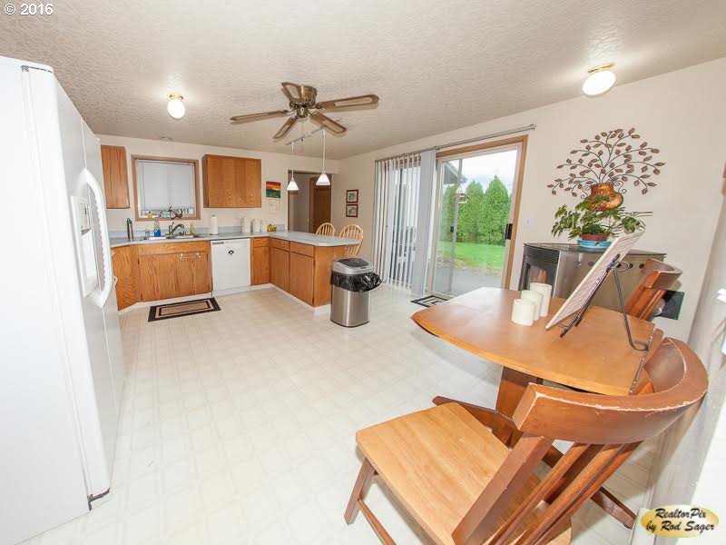 4172 Addy Loop Washougal, WA 98671 - Photo 4 of 20 Gallery Image 4